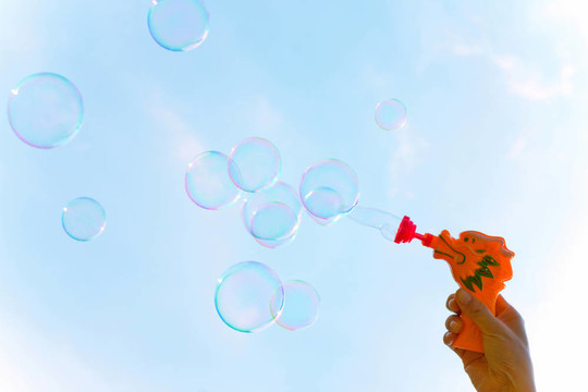 天空中的透明泡泡