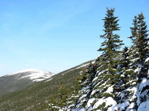 白雪覆蓋的山