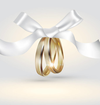 金色的結(jié)婚戒指帶絲帶