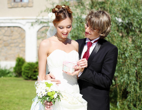 拍攝年輕夫婦進(jìn)入婚姻