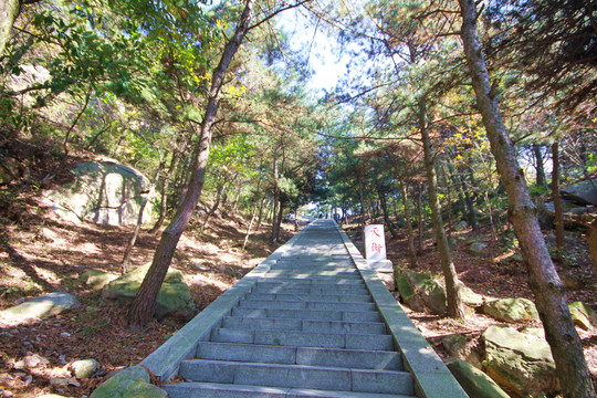 山東臨沂龜蒙蒙山景區(qū)秋色美