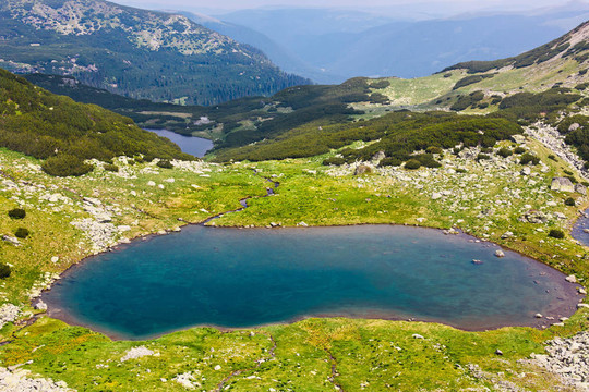 冰川湖維達(dá)爾在帕朗山；羅馬尼亞