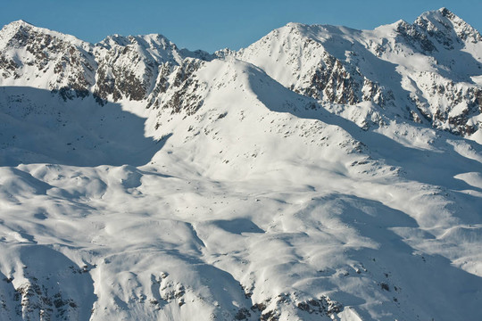 冬下雪山?；﹦俚貖W伯古格爾。奧斯特