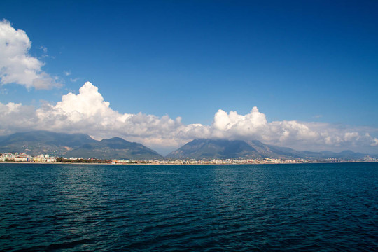 alanyas地中海海岸線和奧斯曼城堡（土耳其）