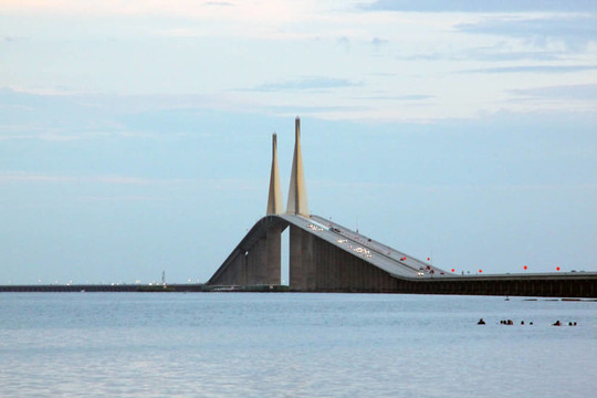 高架橋；FL