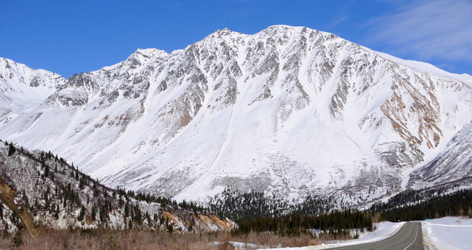阿拉斯加山脈的彩虹山