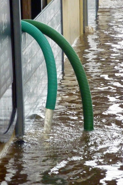 洪水