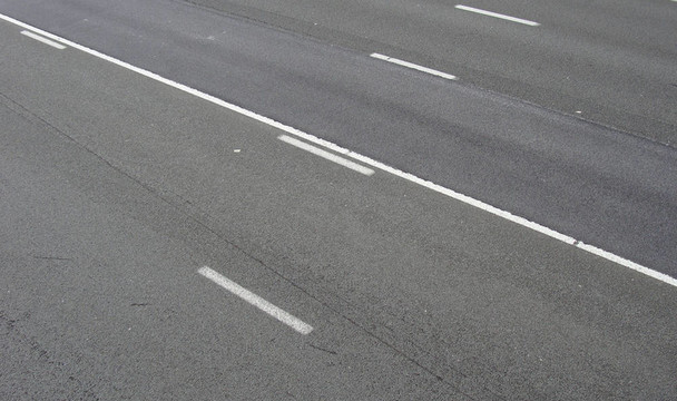 從公路路橋上的俯視圖