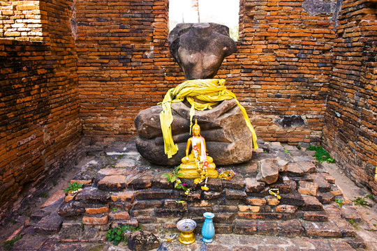 佛像在著名的寺廟Wat Phra Si區(qū)sanphet壇；在Ajutthaya皇家宮殿