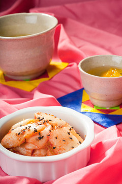 泡菜和茶。