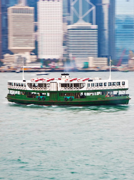 在香港著名的天星小輪在高層及超高層建筑的海洋維港景觀