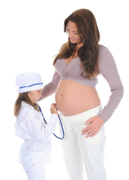 懷孕的女人和她的女兒