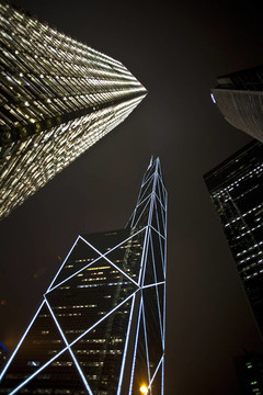 夜間摩天大樓的立面