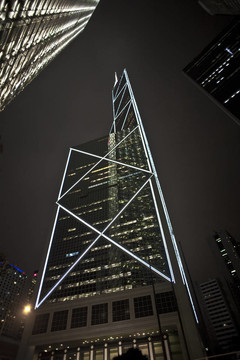 夜間摩天大樓的立面