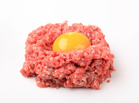 地面牛肉和蛋黃
