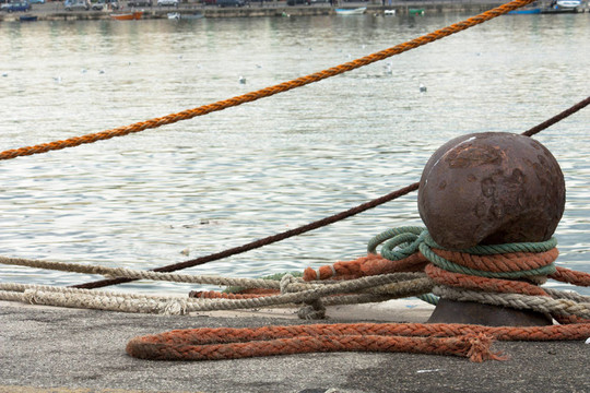 系船柱與Coloured Ropes
