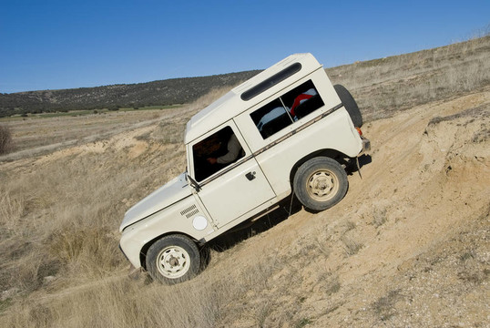 一個古老的4x4的行動。