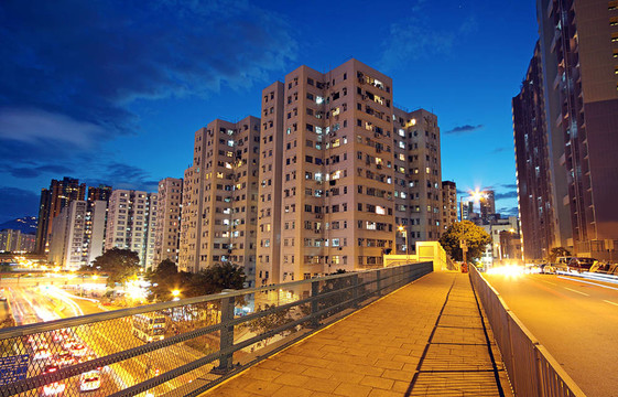 現(xiàn)代化城市夜間與高速公路交通