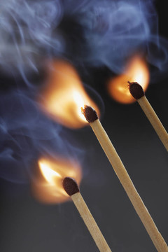 火柴點(diǎn)火