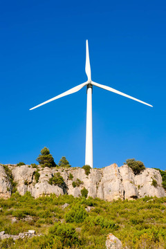 風(fēng)力發(fā)電機(jī)的風(fēng)車在落基山