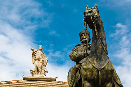 Giuseppe Garibaldi Statue和繆斯的豎琴在熱那亞；意大利