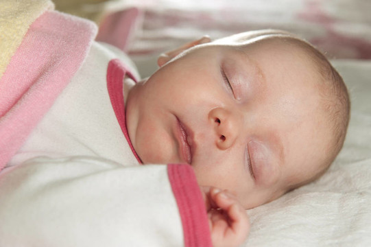 熟睡的嬰兒