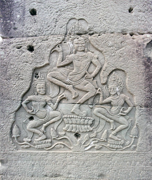 在寺廟的墻上跳舞的仙女Prasat Bayon