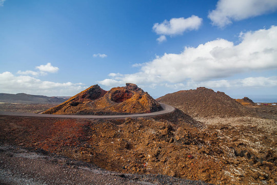 山上的火；Timanfaya