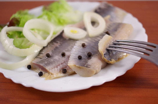 腌鯡魚(yú)