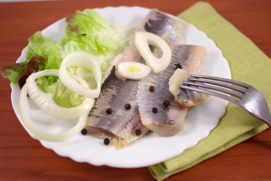 腌鯡魚(yú)