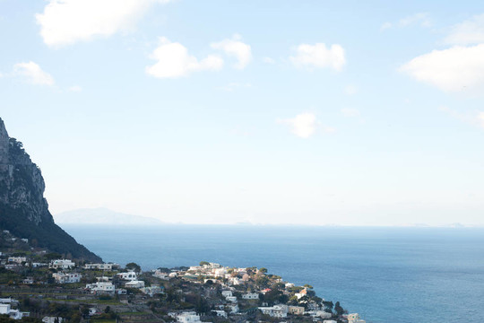 卡普里島。