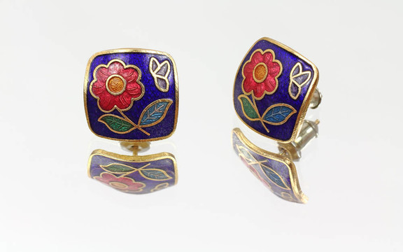 鏡面表面花卉圖案耳環(huán)