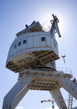 老建筑起重機(jī)