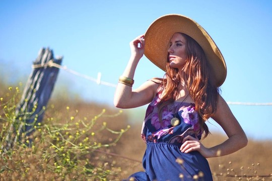 夏日里一個(gè)美麗的女人