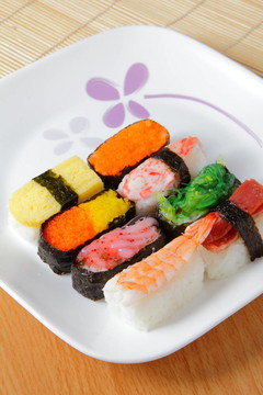 美味的日本壽司和白板