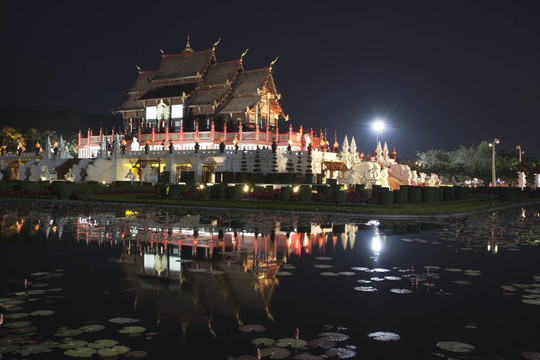 皇家展覽館（何琴鑾）