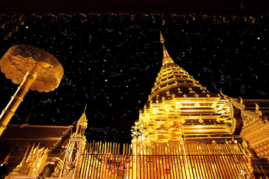 在土居suthap金色寶塔