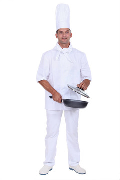 用煎鍋的廚師