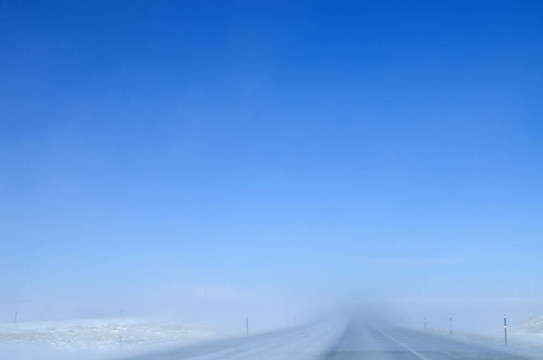 公路上的雪
