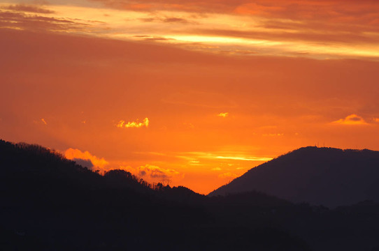 火紅的夕陽(yáng)