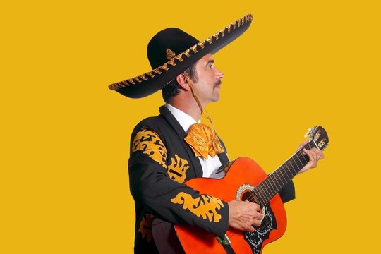 Charro Mariachi彈吉他黃