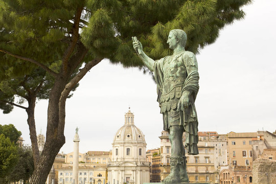 Caesar Augustus；羅馬論壇