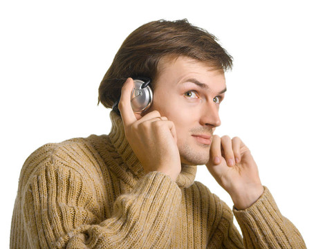 年輕人聽音樂