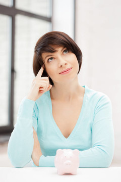 可愛的女人與小豬銀行
