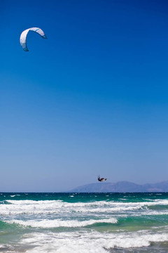 風(fēng)箏沖浪