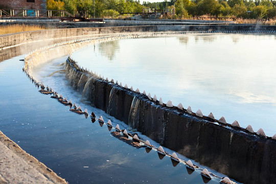 沉淀池在污水處理廠