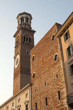 維羅納（威內(nèi)托大區(qū)；意大利）；中世紀的塔叫Torre dei Lamberti晚上