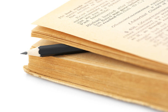 打開古老的書