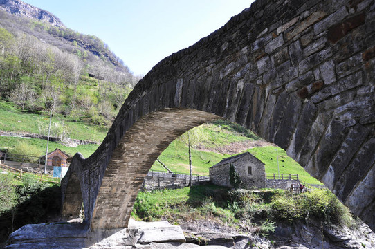 Ponte代鹽橋在Lavertezzo；瑞士
