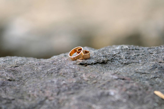 穩(wěn)定的結婚戒指